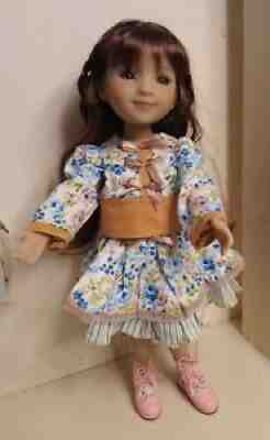 Ruby Red Fashion friends Bella with lots of clothes and original outfit.