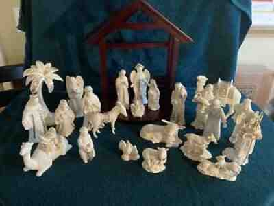 Â Lenox China Jewels Nativity 25 pcs set including Middle Creche piece