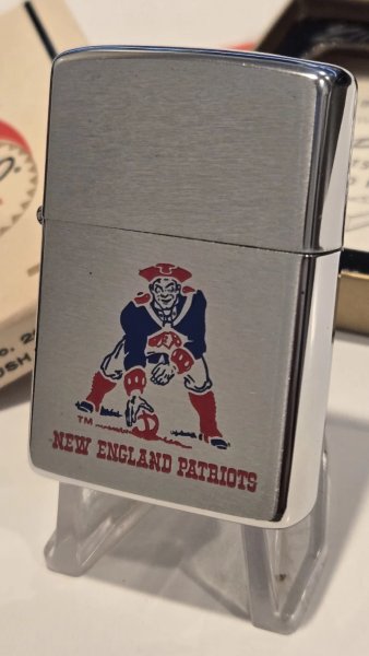 Vintage 1977 NFL NEW ENGLAND PATRIOTS Helmet Logo FOOTBALL Zippo Lighter Rare