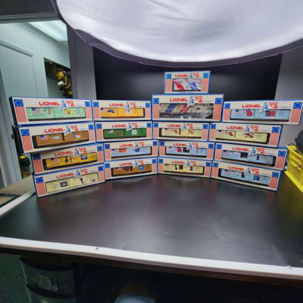 Lionel Spirit of 76 Locomotive 17-pc Train w/Boxes ???