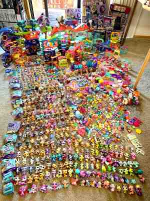 HUGE W/RARE LITTLEST PETSHOP LOT, 400+ PETS, 500+ acc, 7 playset, NIPs, 7 blyths