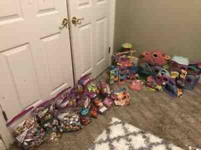 littlest pet shop huge lot 540 Pets, 24 Play Houses, And Hundreds Of Accessories