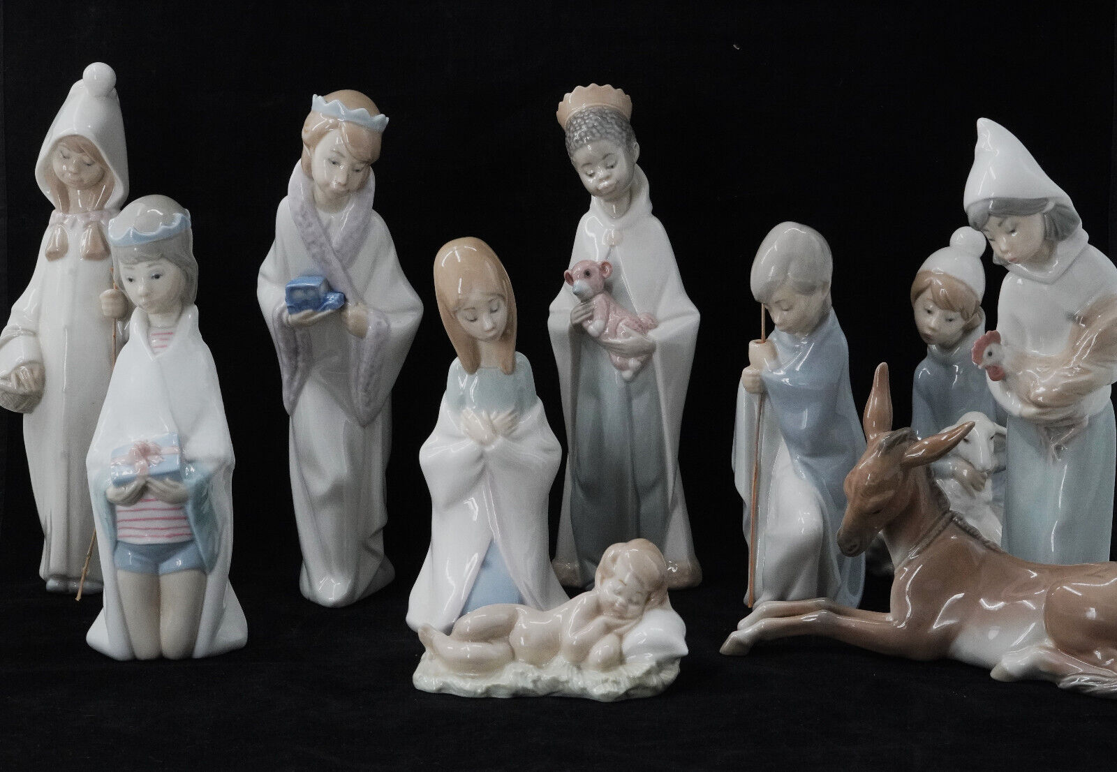 Lladro 10 Piece Nativity Set #4670- 4679, (Missing Cow, #4680)