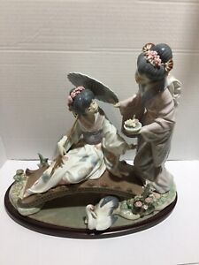 LLADRO New Antique Pocelain GEISHA FIGURINE # 1445 Tending to flowers Made Spain