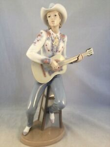 LLADRO Guitarist **COUNTRY SOUNDS- MALE - -RARE LARGE 14"