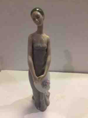 Mint Condition Lladro 5598 Bridesmaid RETIRED Original Grey Box LOOK!