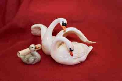 Vintage 3 Swans - Mom, Dad, Baby Enesco Seagull Porcelain Collection + Scroll