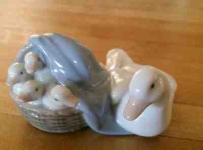LLADRO #4895 Mother Duck Goose and Goslings Pristine Condition!