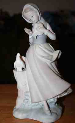 Girl with Pigeons #4915 Retired LLADRO 1989 Matte Bisque Finish