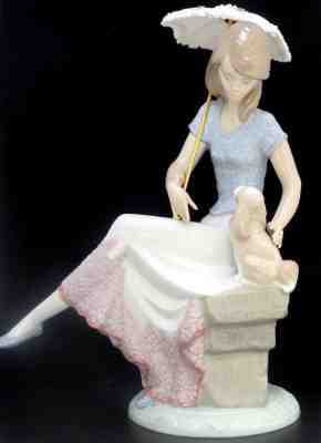 Lladro Picture Perfect Porcelain Figurine #7612 | AZJL