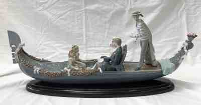 Lladro Venice Vows #1732 Wedding Gondola Glazed Fine Porcelain Figurine w Base
