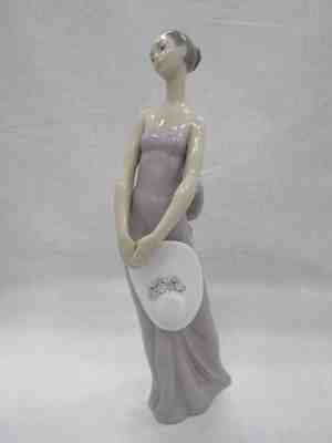 Lladro Brides Maid Porcelain Floral Brides Maid Figurine Made in Spain 05598