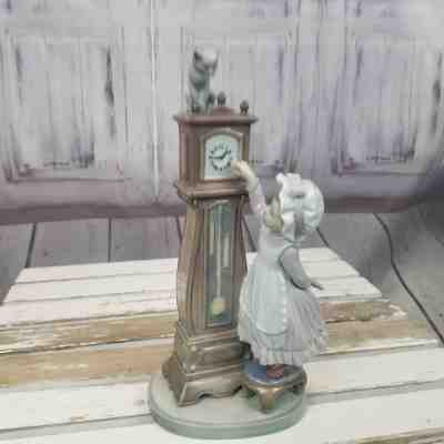Lladro 5347 girl grandfather clock tower cat kitten bedtime