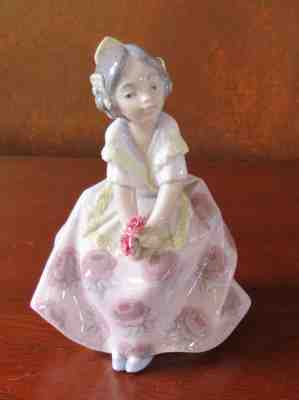 Lladro Lolita Girl on Bench w/ Flowers #5372 Spain