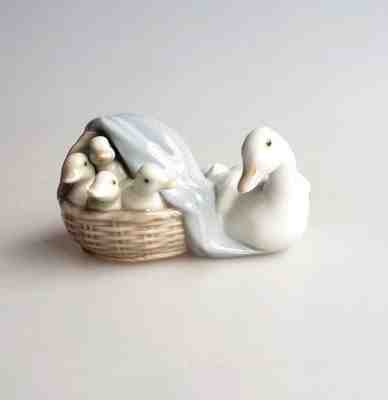 Lladro porcelain figurine mama goose goslings in basket baby geese Daisa 1977