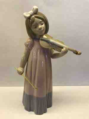NAO Porcelain Figurine by Lladro "GIRL WITH VIOLIN", DAISA 1987