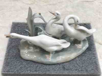LLADRO GEESE GROUP  #4549  RETIRED *MINT* EXCELENT CONDITION NO BOX 