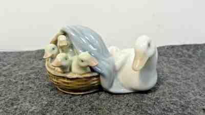 Lladro porcelain figurine mama goose goslings in basket baby geese Daisa 1977
