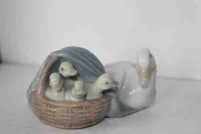 Lladro Mother Goose w/ 4 Goslings in Basket  Retired #4895 In Amazing Condition
