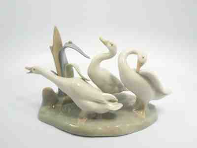 Lladro Figurine #4549 Duck's Group, Group of 3 Geese