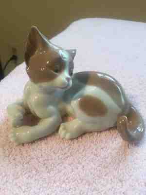 lladro “Suprised Cat” #5114 (pet Me) Figurine