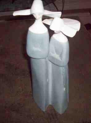 Early Lladro #4611 Nuns  from 1970 in  MATTE finish - elegant figurine -2nd mark