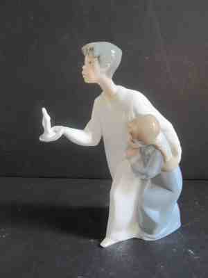 Lladro Nao Boy in Nightshirt with Girl and Candle #4874 Glaze Finish Retired