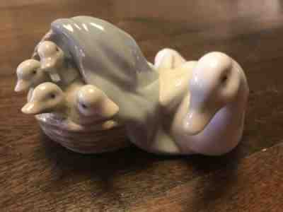 Lladro Mother Goose with Baby Geese Goslings in Basket Figurine 4895 Spain 