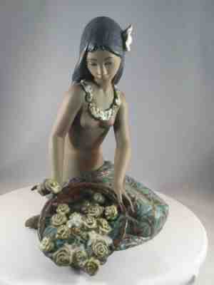 Lladro Gres Porcelain Hawaiian Flower Vendor 2154 Island Polynesian Girl Flowers