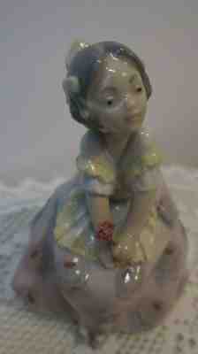 Lladro Spanish Lolita Seated with Red Flower #5372 Retired Figurine Excellent
