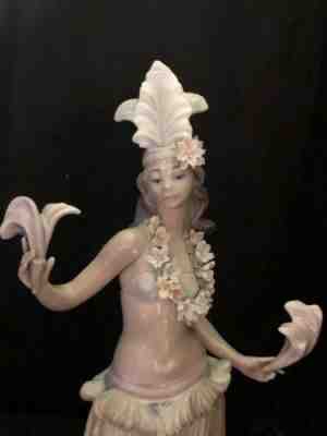 Lladro Hawaiian Lehua hula dancer #1532