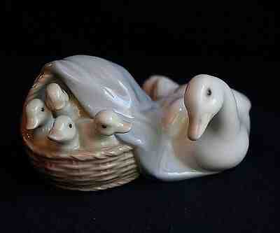 Lladro Mother Goose w/ 4 Goslings in Basket MINT Retired 4895 1974 Model 