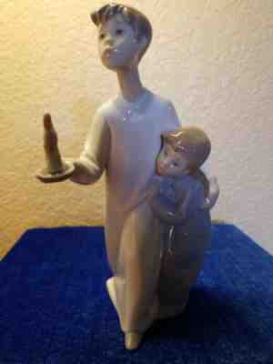 Lladro Boy and Girl with Holding Candle Porcelain Figurine # 4874 Early Piece