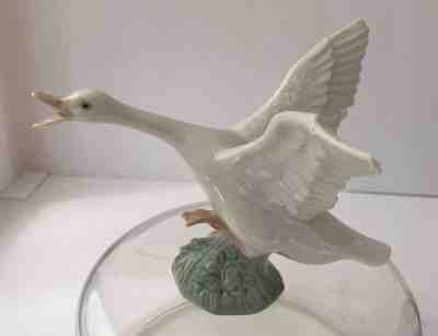 Lladro - Retired - Jumping Duck / Goose Figurine No. 1265 Pato Saltante 