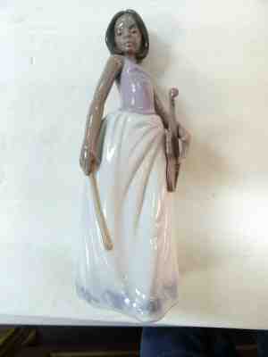 Nao by Lladro Porcelain Spain figurine 1338 Black Girl With Violin 10.5" Tall