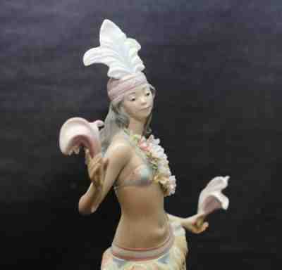 Lladro Hawaiian Lehua hula dancer #1532