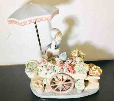 Lladro Retired FLOWERS OF THE SEASON ( DaIsa 1984 Hand Made in Spain) 