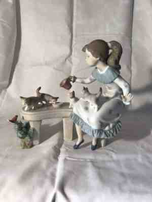 Lladro 6109 Meal Time Girl Feeding Cats, with Box, Excellent Condition 