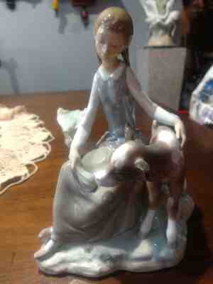 LLadro Figurine Girl / Lady with Cow sitting, Sitting Excellent Condition NO Box