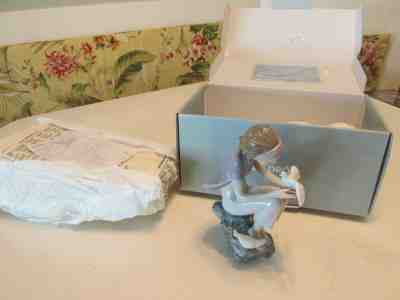 Vintage LLADRO 8536 Playing With Doves 2011 Annual Piece Porcelain Girl Spain