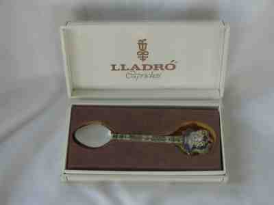 Lladro 1548.3 Caprichos White Spoon Porcelain Flowers in Basket - Retired - HTF