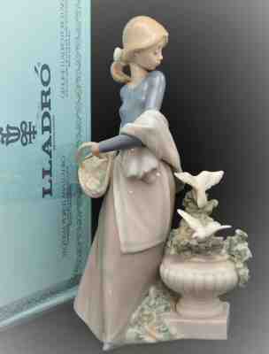 LLADRO RETIRED FIGURINE #5416 IN THE GARDEN GIRL WITH DOVES PIGEONS MINT