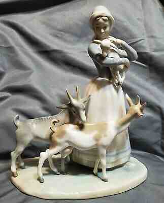 Vintage LLADRO Shepherdess Girl w/ Goats #1001 Cabinet Stored no