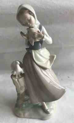 Lladro Girl With Pigeons/Doves Figurine Stamped 4915
