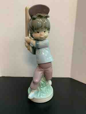 Lladro Figurine Sport Billy The Baseball Player #5137 1978 Boy with Bat Hat