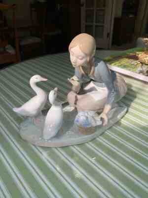 Pretty  LLADRO Porcelain Figurine #4849 