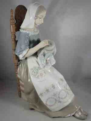 LLADRO FIGURINE 4865 EMBROIDERY LADY