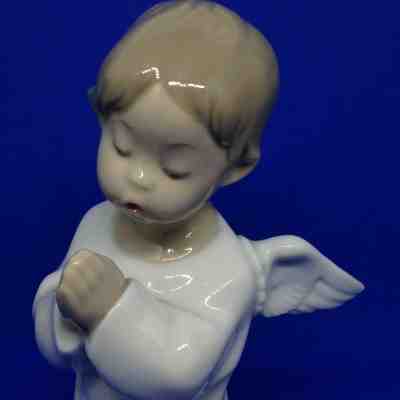 LLADRO 4538 Boy Child Angel Praying Kneeling Prayers Retired Porcelain Figurine