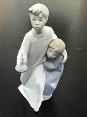 Lladro 4874 Boy & Girl Holding Candle Matte Finish Porcelain Figurine 8