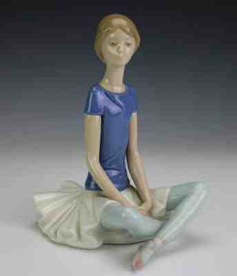 Retired LLADRO Spain BETH 1358 Sitting Ballerina Glazed Porcelain Figurine MWM